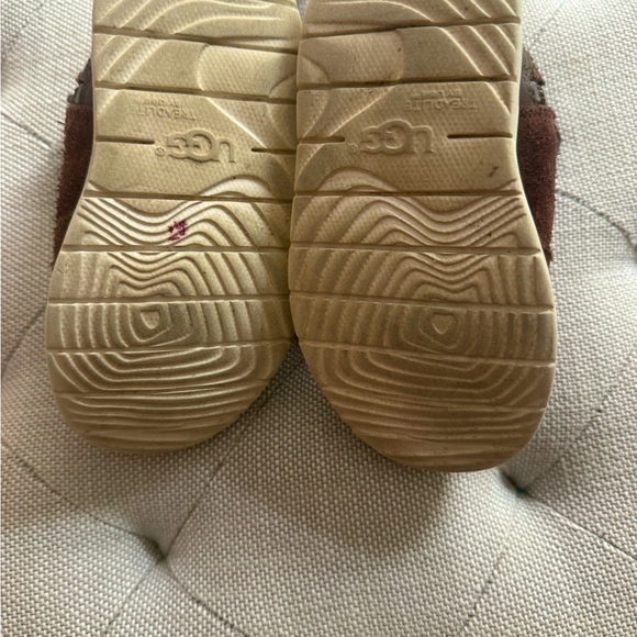 UGG boots size 9 brown boot - Picture 2 of 2